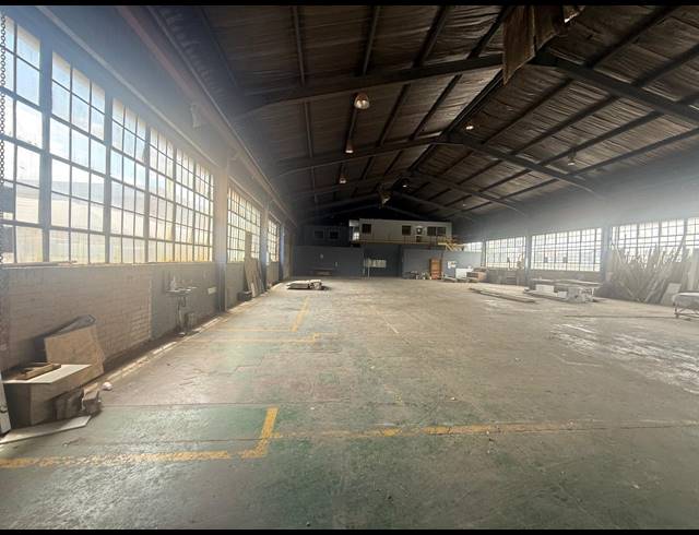 1,300M² WAREHOUSE TO LET IN ALRODE